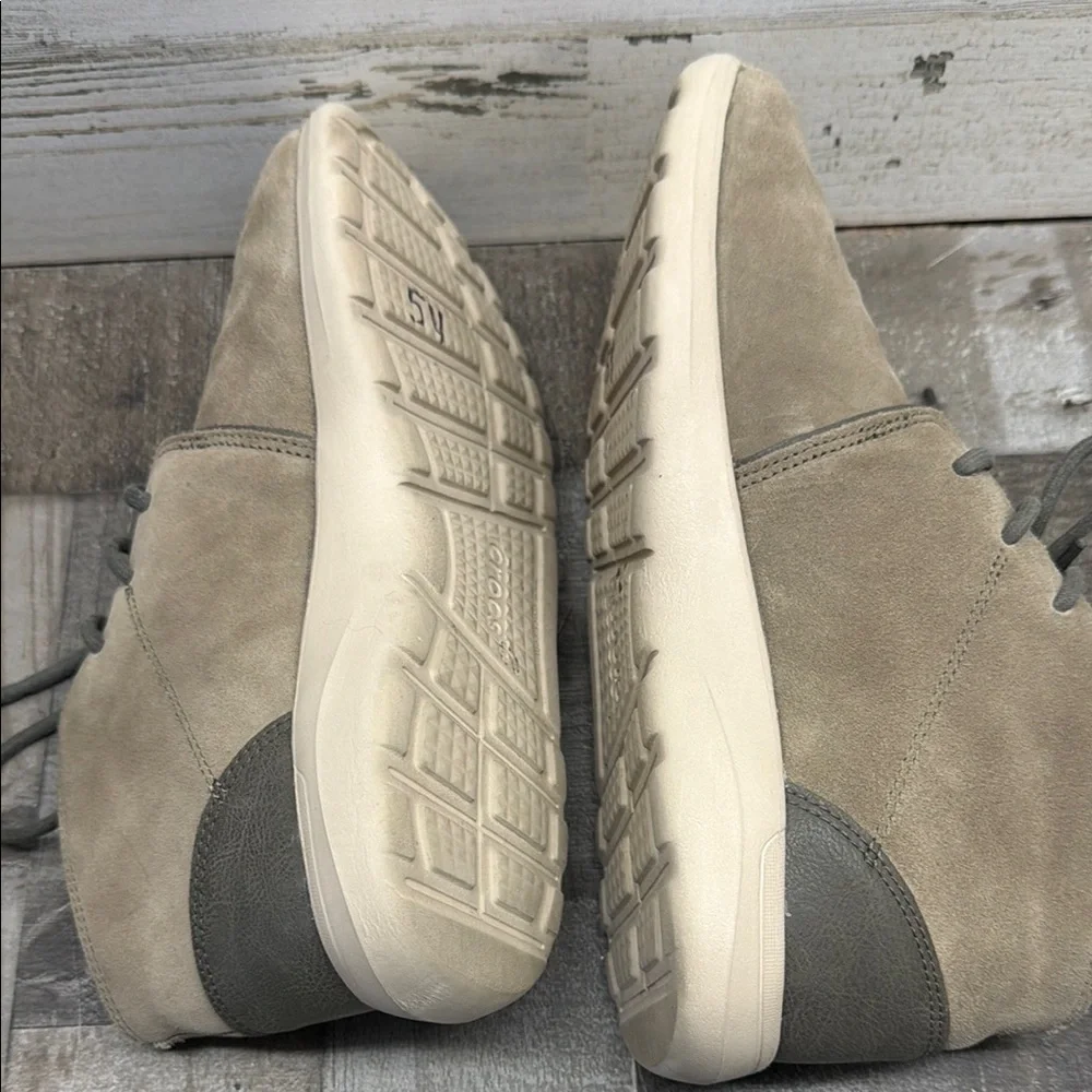 Crocs Kinsale Chukka Boots Mens Size 12 Suede Beige Lace Up Casual Ankle Shoes